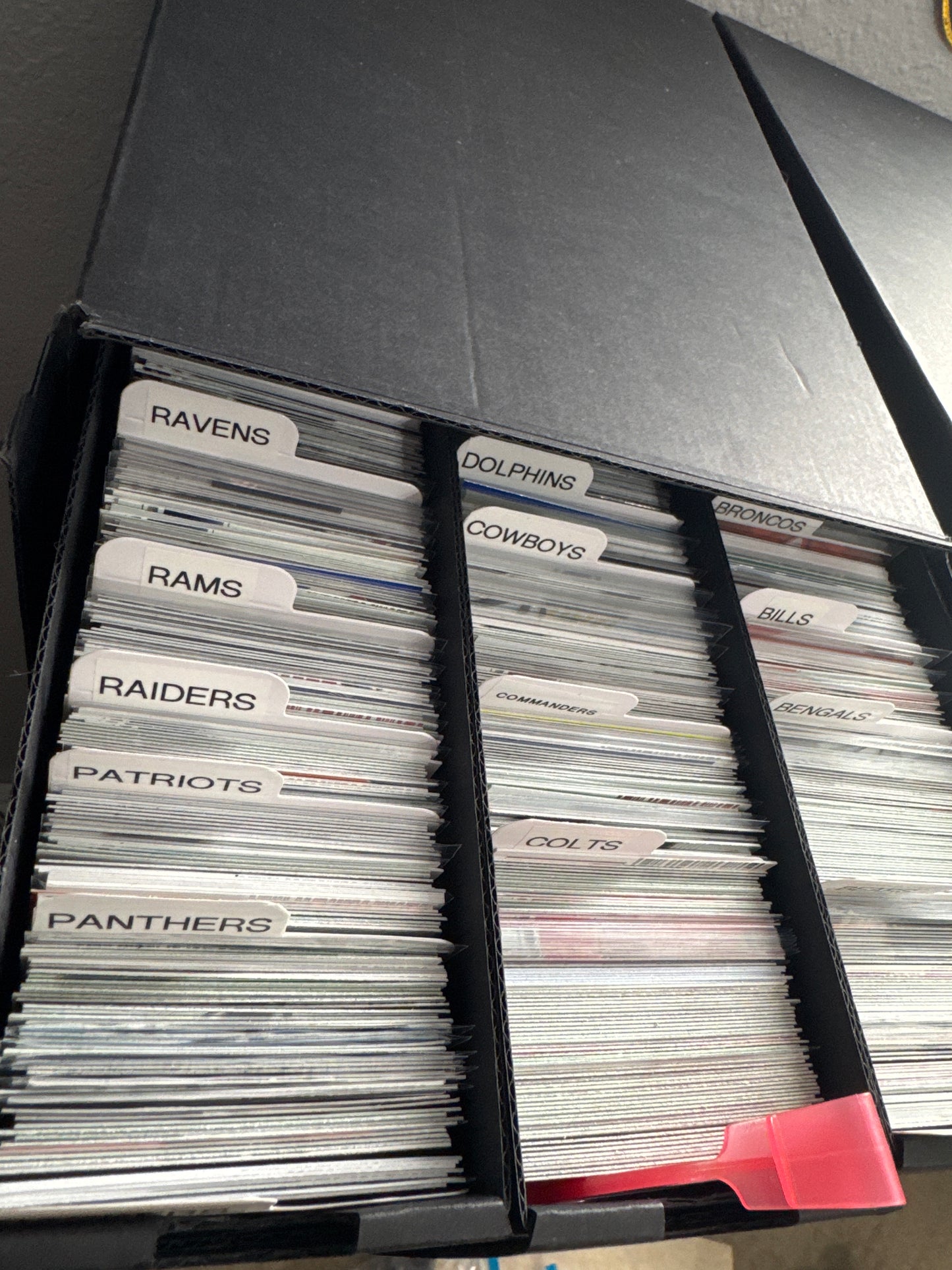 Bulk order of BASE or CHEAP NFL inserts! 25 cards! READ DESCRIPTION.